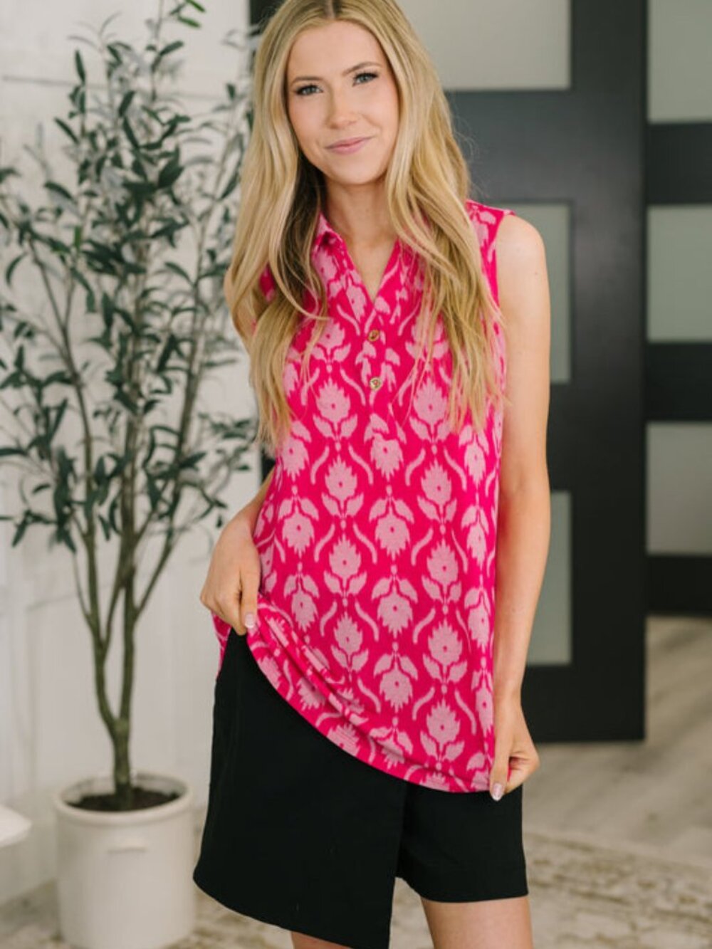 Dear Scarlett Floral Ikat Sleeveless Collared Top Size Medium